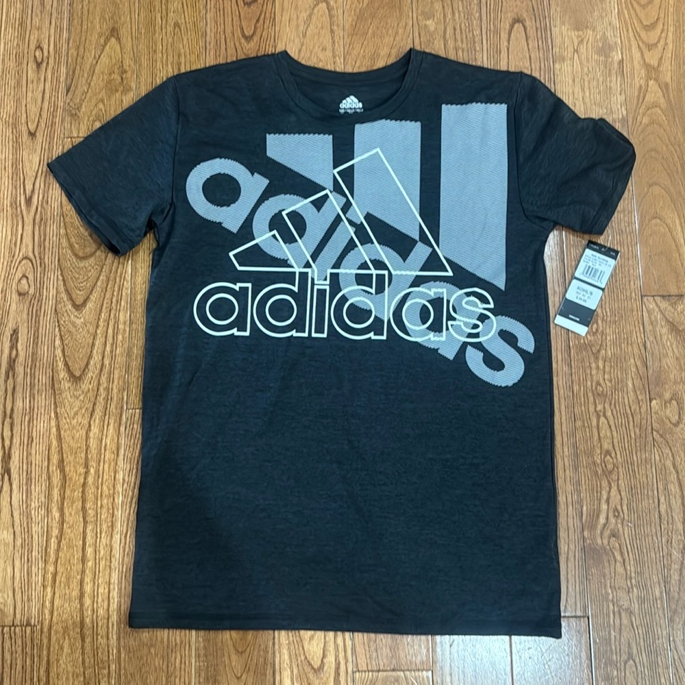 Boys Adidas t-shirt 18/20